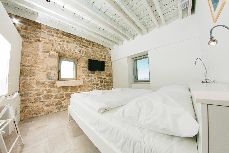 Stone Lady - Holiday Home Омиш Экстерьер фото